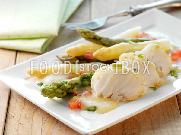 Spargel mit Kabeljau