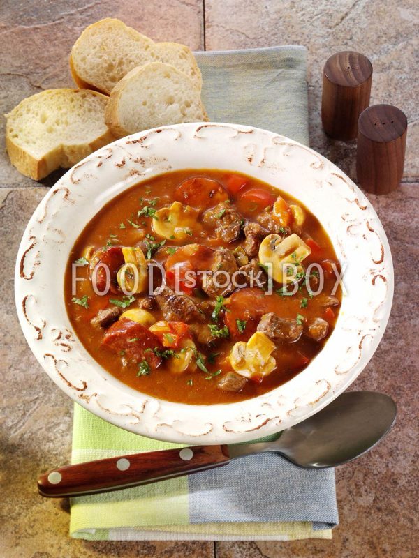 Gulaschsuppe aus dem Ofen
