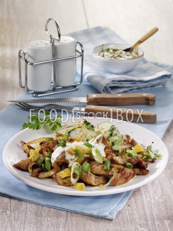 Gyros-Geschnetzeltes mit Gurkensalat 2