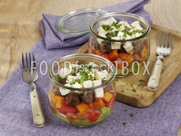 Hackbällchen-Salat im Glas