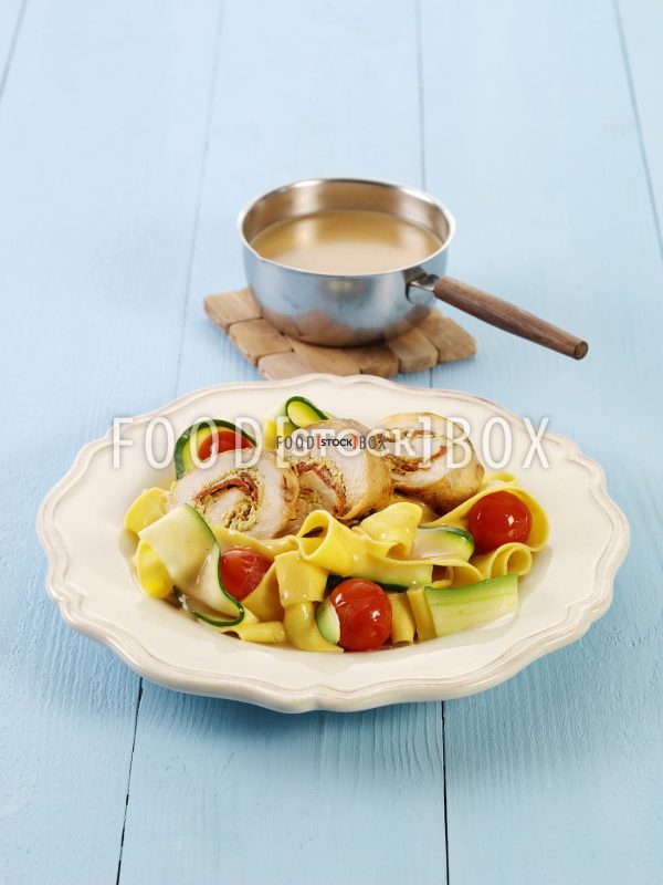 Ravioli mit Ricotta-Füllung mit Tomaten