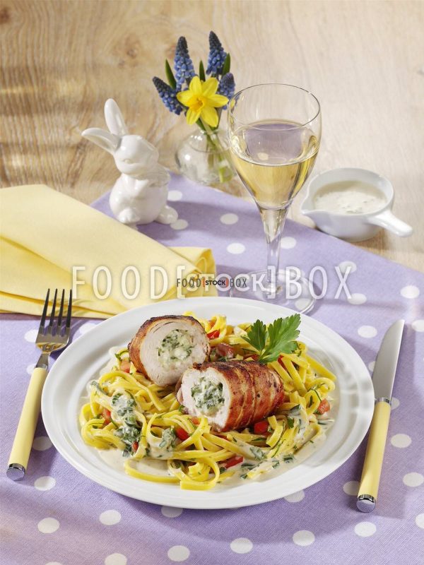 Hähnchenbrustfilets mit Bärlauch mit Nudeln