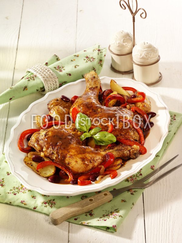 Hähnchenkeulen mit Paprika und roten Bohnen