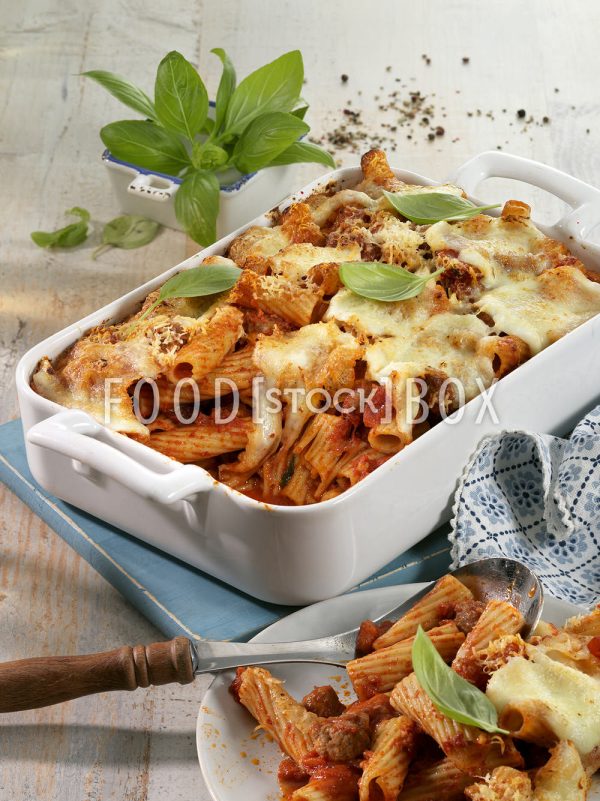 Italienischer Nudelauflauf mit Wurst