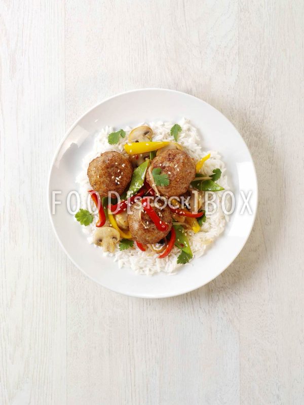 Hackbällchen mit Sesamgemüse