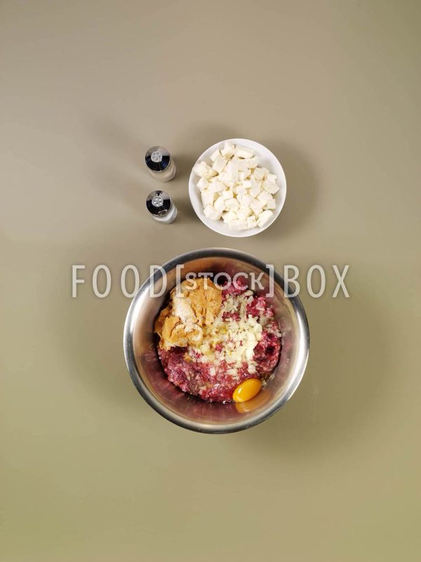 Hackbraten mit Schafskäsefüllung Step 2