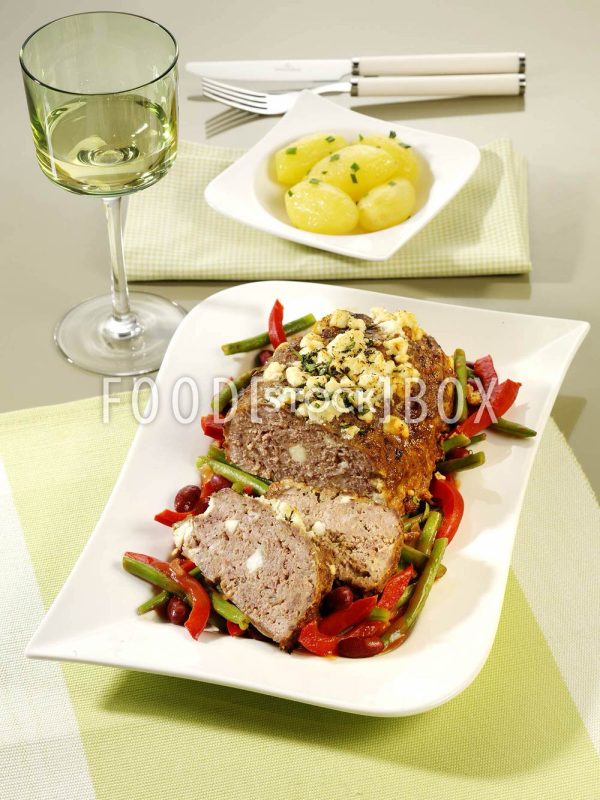 Hackbraten mit Schafskäsefüllung