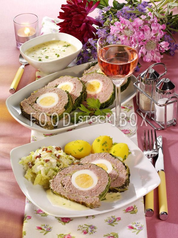 Hackbraten im Wirsingmantel mit Ei-Füllung