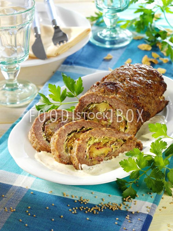 Hackfleischroulade mit Senfsauce