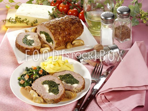 Gefüllte Hack-Roulade mit Spinat und Feta