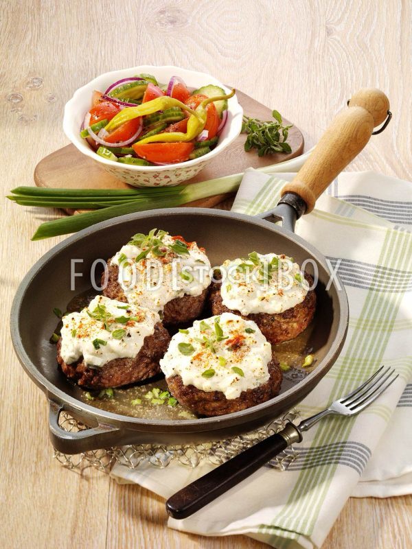 Hacksteak mit Salat