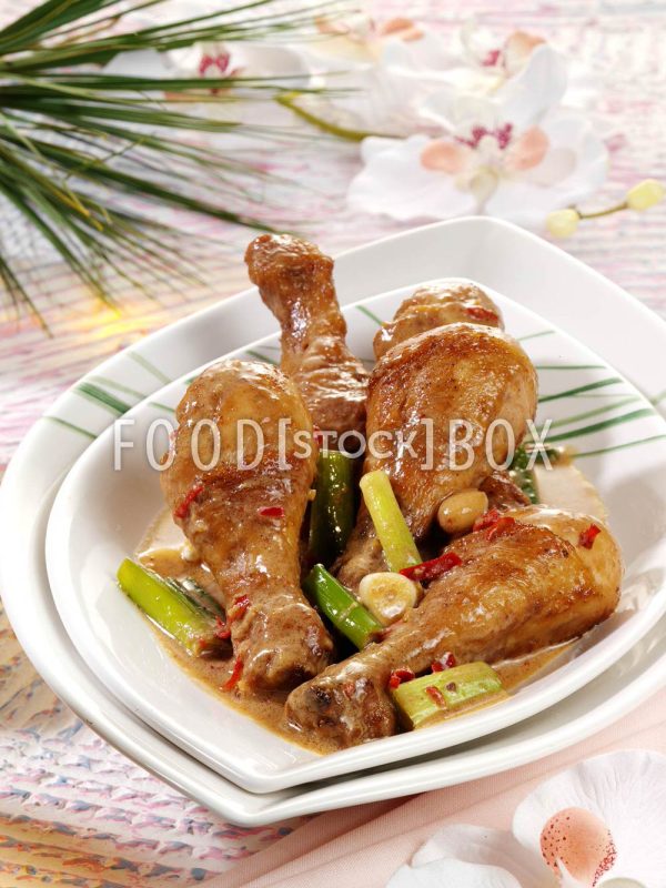 Hähnchen mit Erdnüssen