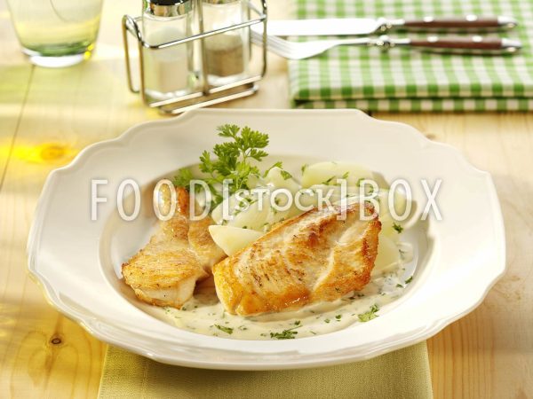 Hähnchenfilet mit Kohlrabi in Kräuter-Käsesauce
