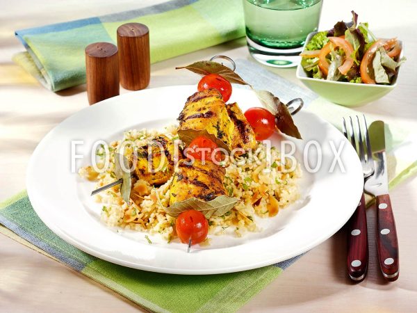 Hähnchenspieße mit Mandel-Couscous