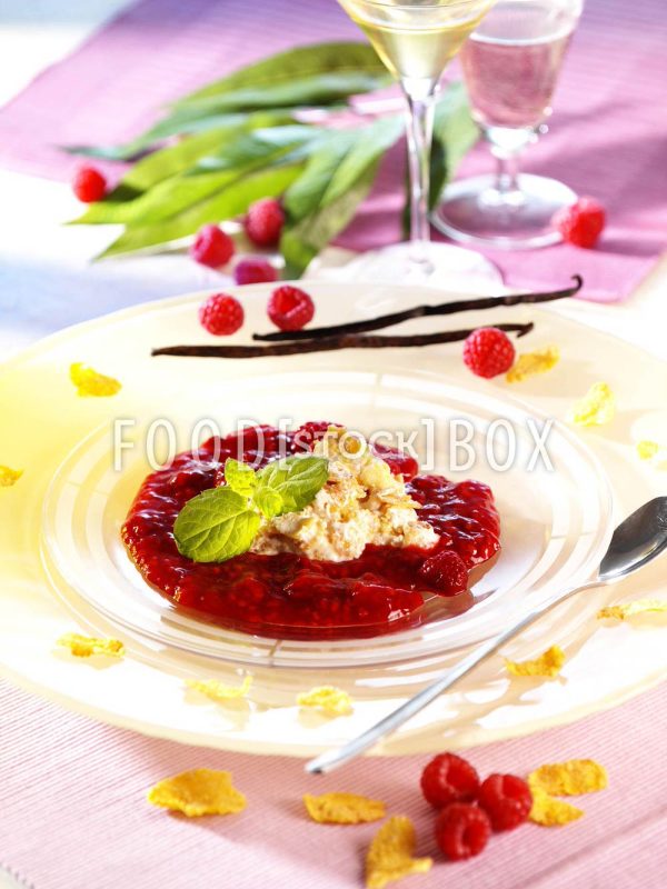 Himbeergrütze mit Vanillesauce