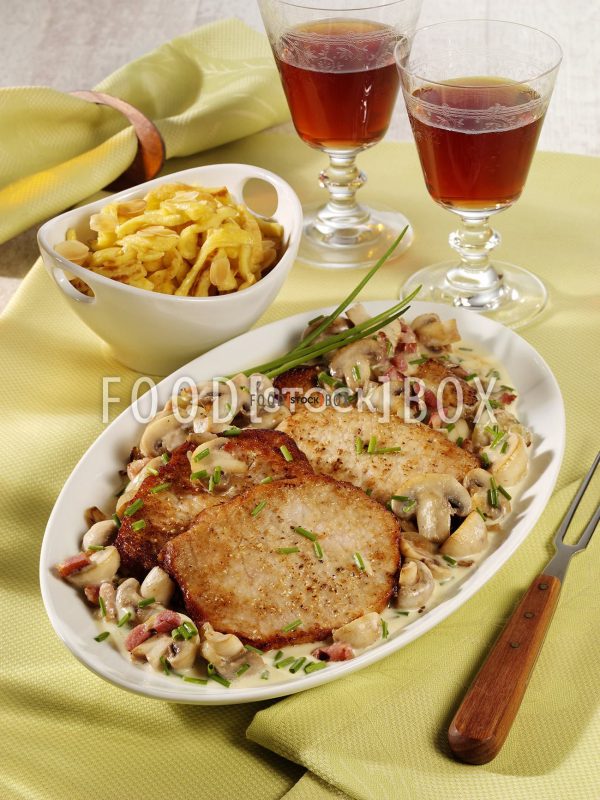 Jägerschnitzel  mit Spätzle