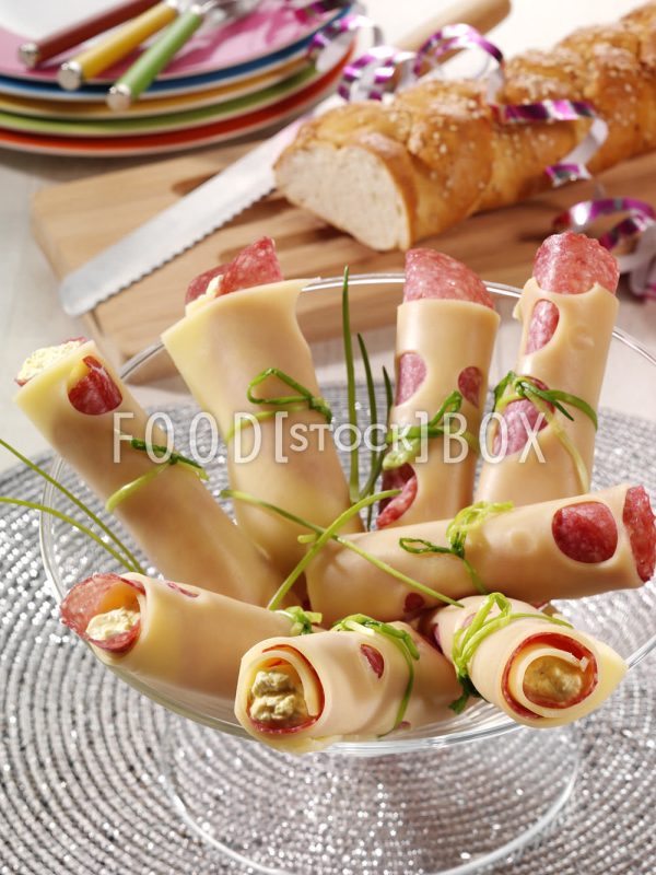 Käse-Salami-Röllchen