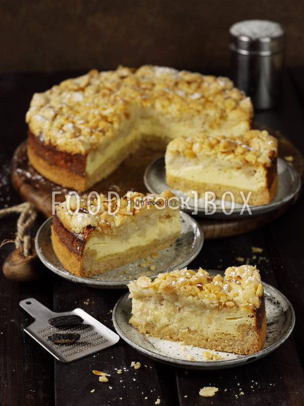 Käsekuchen mit Apfel und Streuseln 2