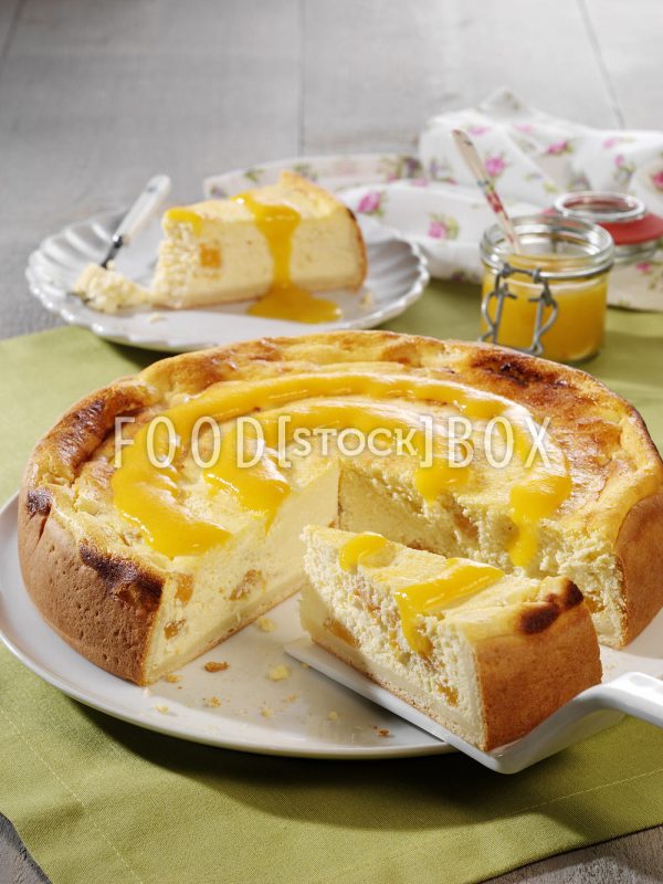 Käsekuchen mit Aprikosenpüree