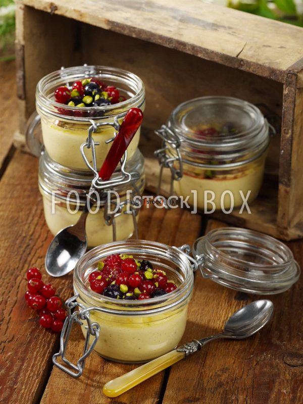 Käsekuchen mit Beerenkompott