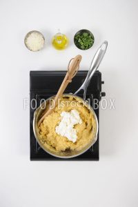 Kalbshaxe mit Tomaten und Ricotta-Polenta Step 6