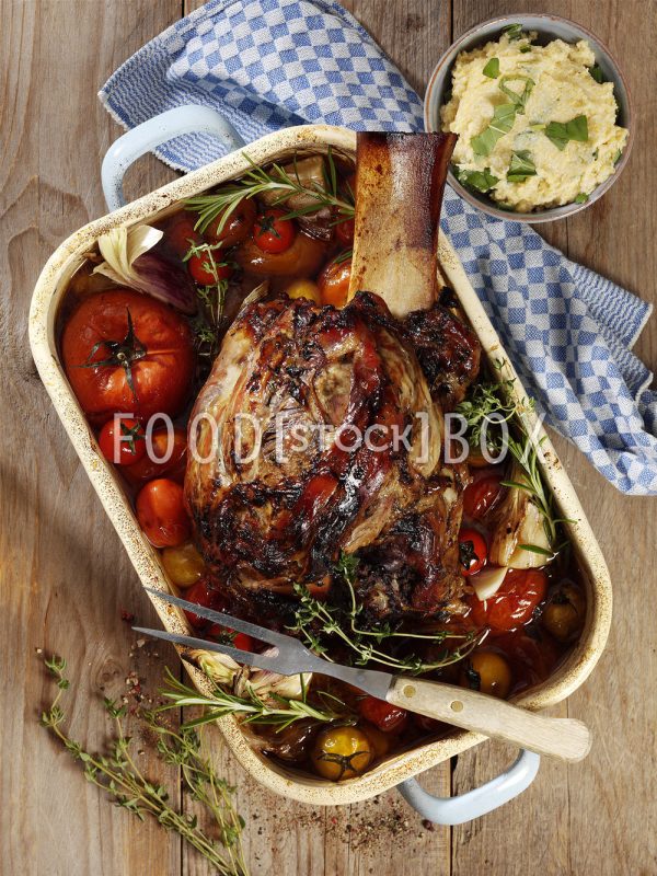 Kalbshaxe mit Tomaten und Ricotta-Polenta