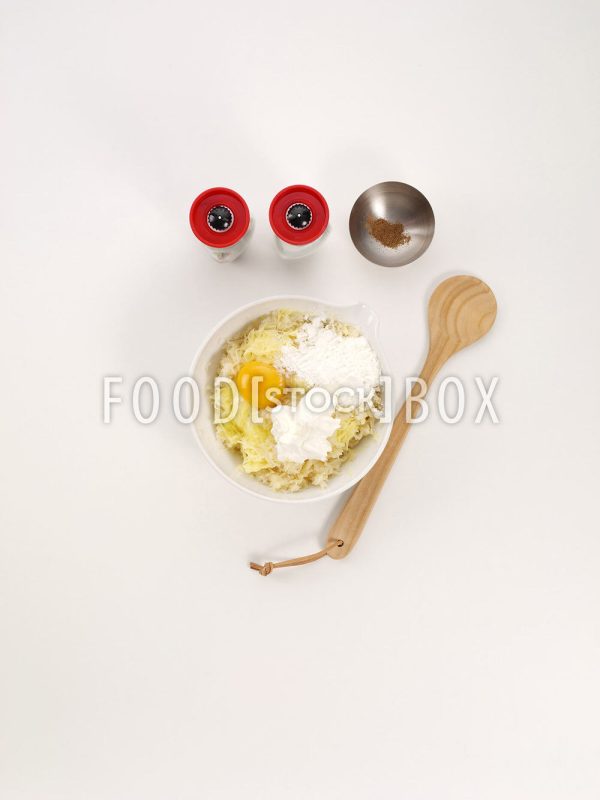 Kartoffel-Sauerkraut-Bratlinge mit Hackfleischsauce  Step 5