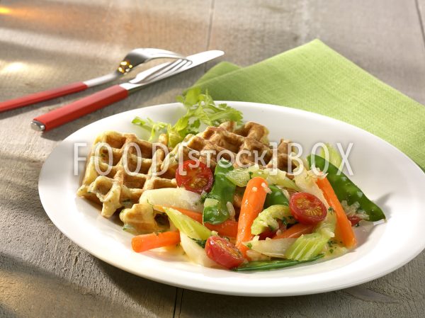 Kartoffelwaffeln mit Frühlingsgemüse