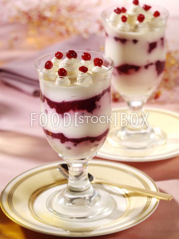 Joghurt-Preiselbeer-Creme