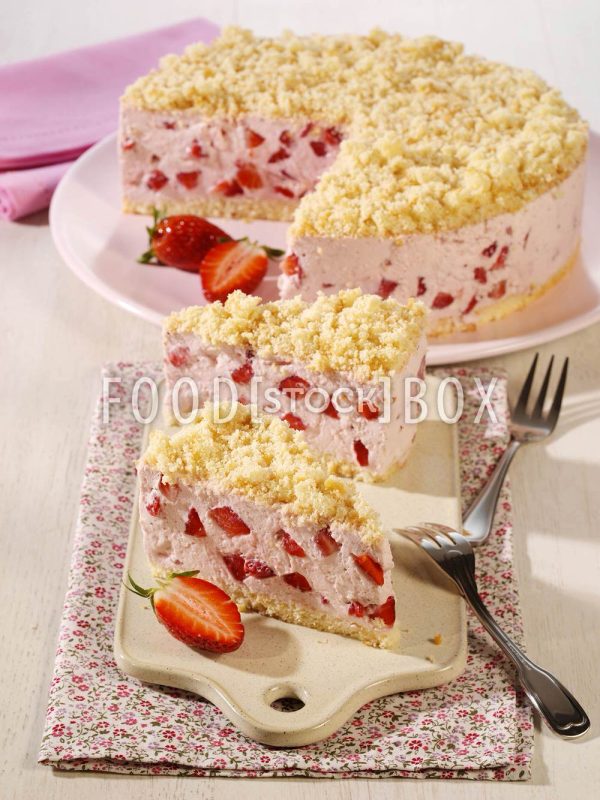 Käsekuchen mit Erdbeeren und Vanille