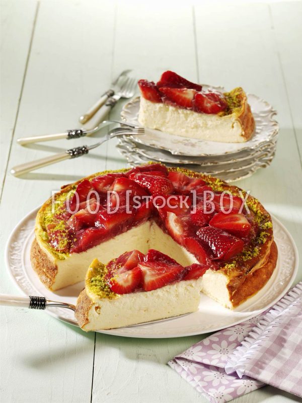 Käsekuchen mit fruchtiger Haube