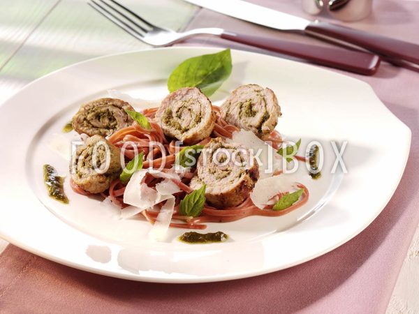 Schnitzelröllchen mit Pesto-Füllung