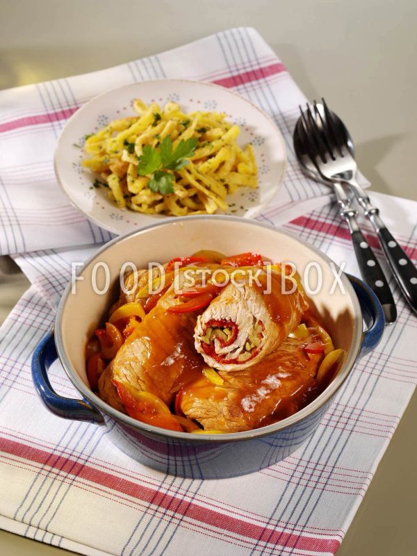 Kalbsroulade mit Tomatensauce