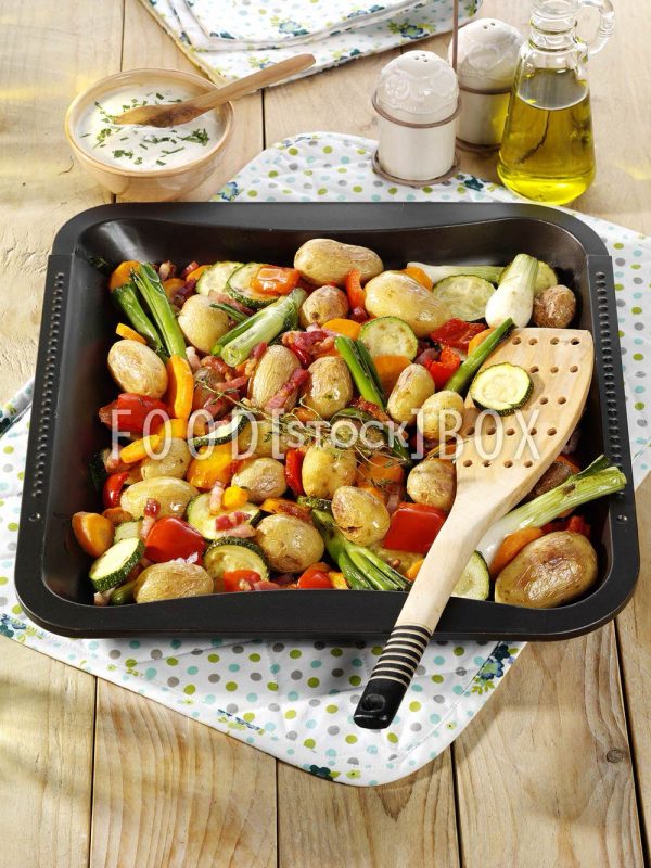Kartoffel und Gemüse vom Blech