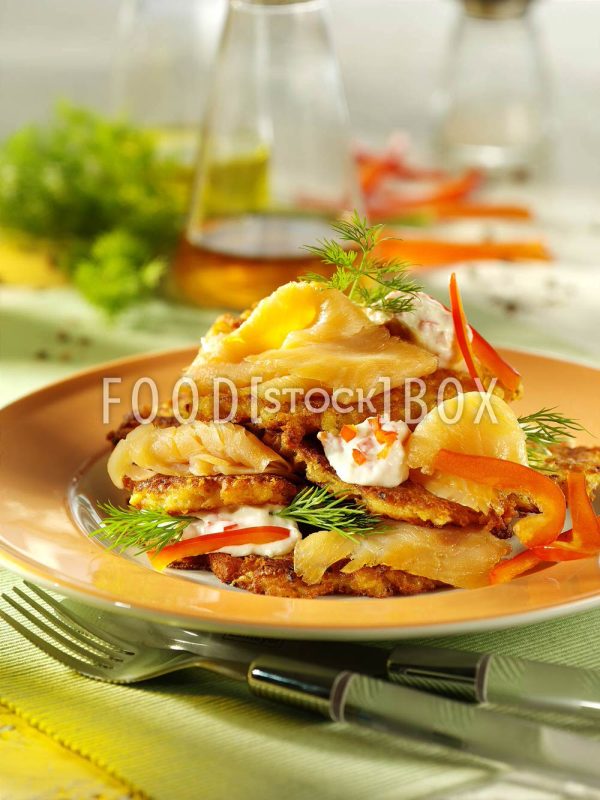 Kartoffel-Käse-Puffer mit Räucherlachs