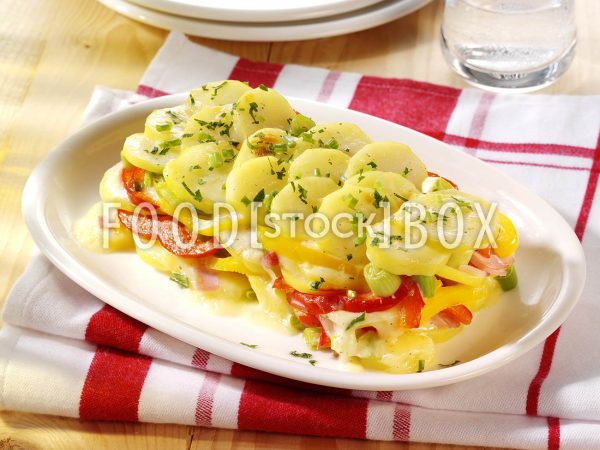 Kartoffel-Terrine mit Schinken und Käse