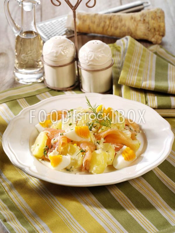 Kartoffelsalat mit Lachs