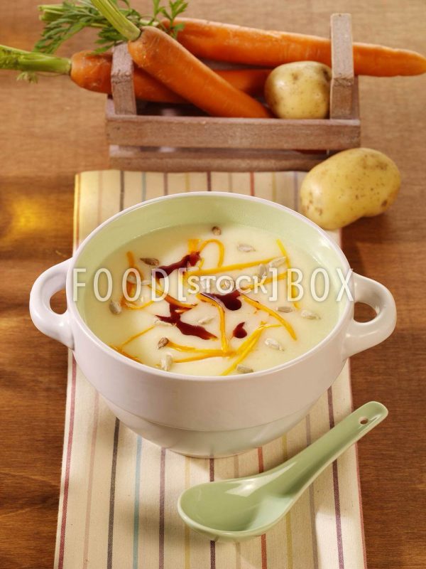 Kartoffelsuppe mit Möhren
