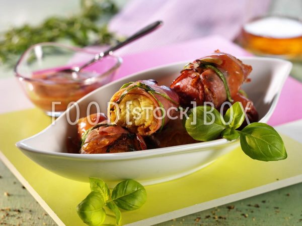 Kartoffeltaschen im Schinkenmantel und Estragon