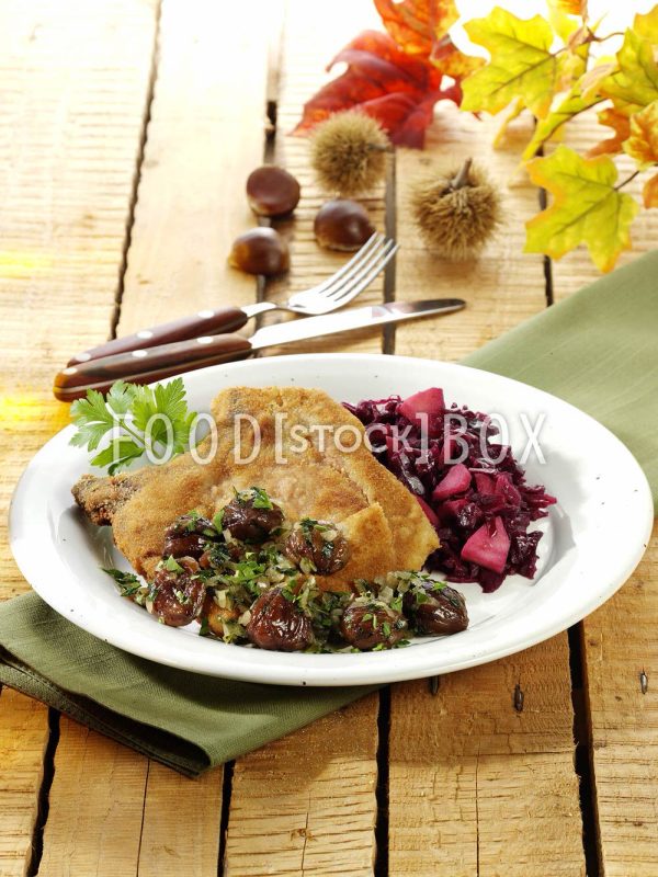 Keschde mit Rotkohl und Kotelette