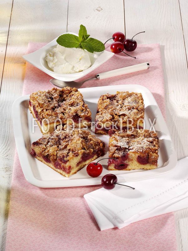 Kirschkuchen mit Amarettini-Kruste