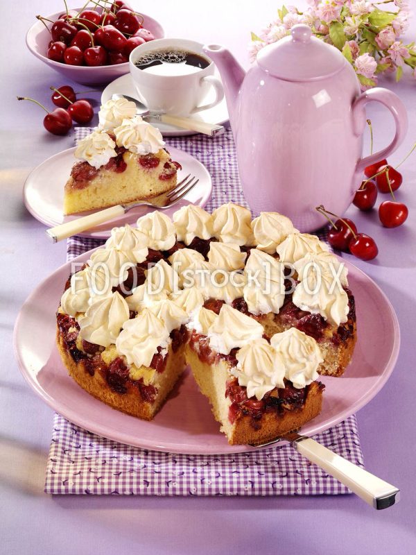Kirschkuchen mit Baisertröpfchen