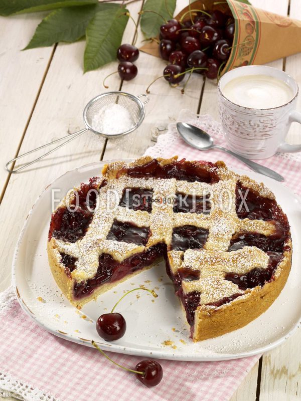 Kirschkuchen mit Teiggitter