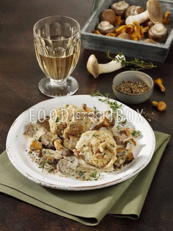 Knödel mit Schwammerln