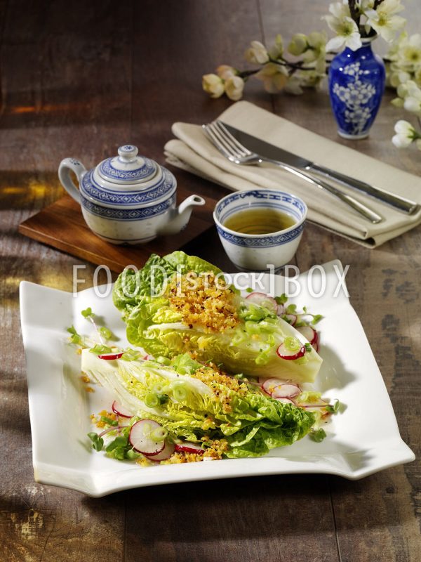Knuspersalat mit Miso-Dressing