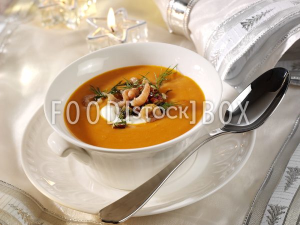 Krabbensuppe mit Nusspesto