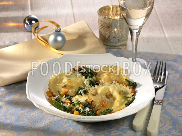 Kürbis-Ricotta-Ravioli mit Spinat