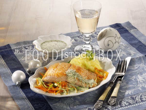 Lachs mit Kerbelsauce