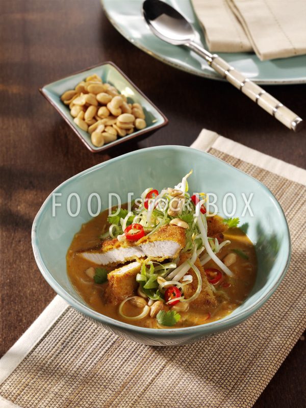 Laska mit Hähnchenschnitzel