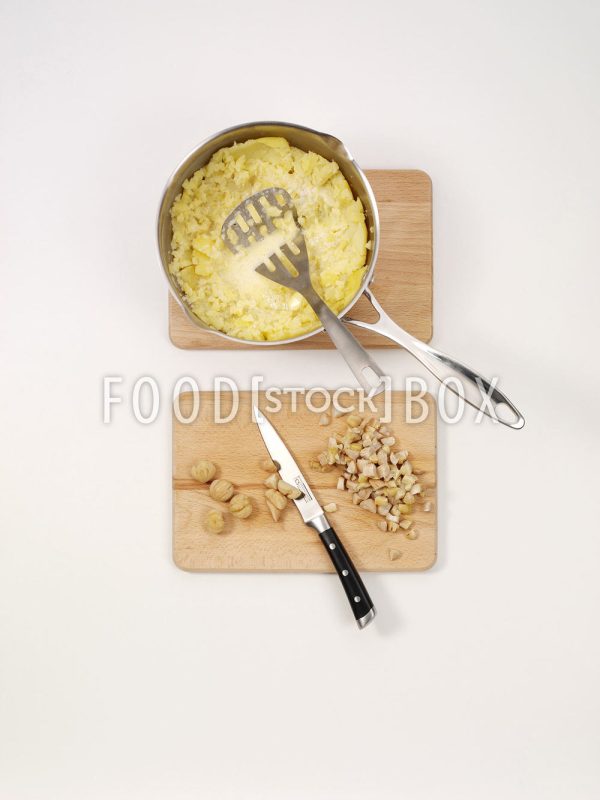 Landschnitzel mit gestovtem Rosenkohl und Maronen- Kartoffelpüree 6 Step